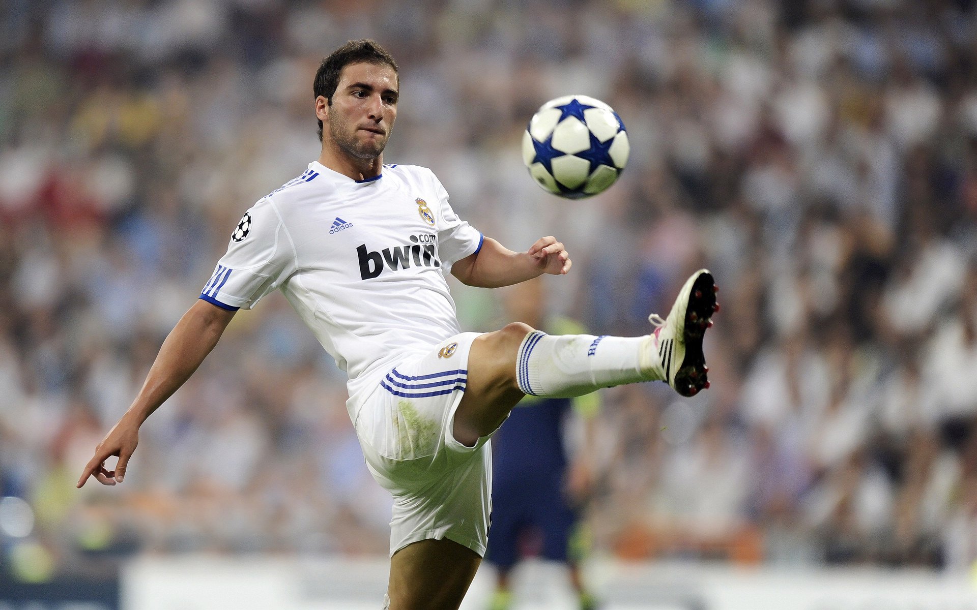 篮网对阵广东队，切特·霍姆格伦的自我救赎之战